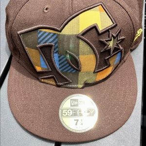 DC Shoes New Era 59Fifty HEDLAND Hat Brown Plaid 7 1/4 Cap Skate Moto Fit